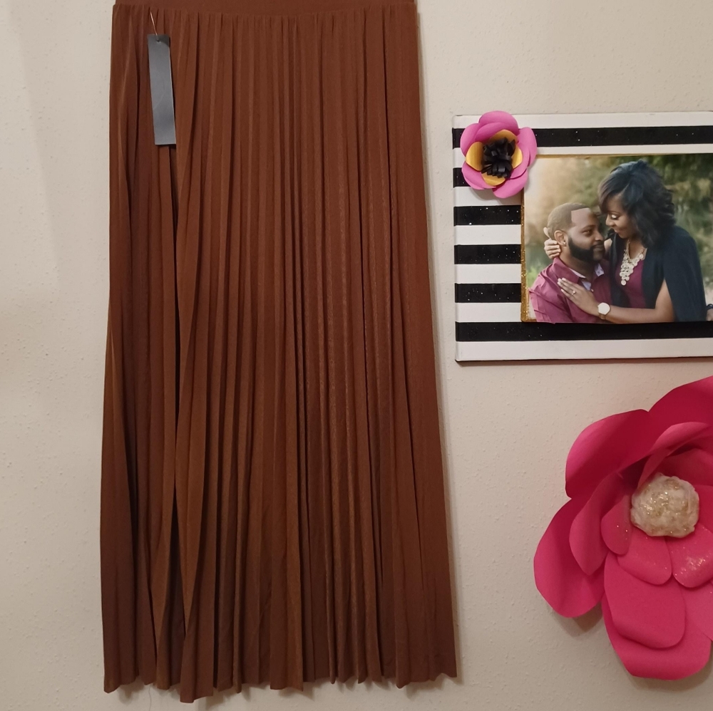 Pleated skirt